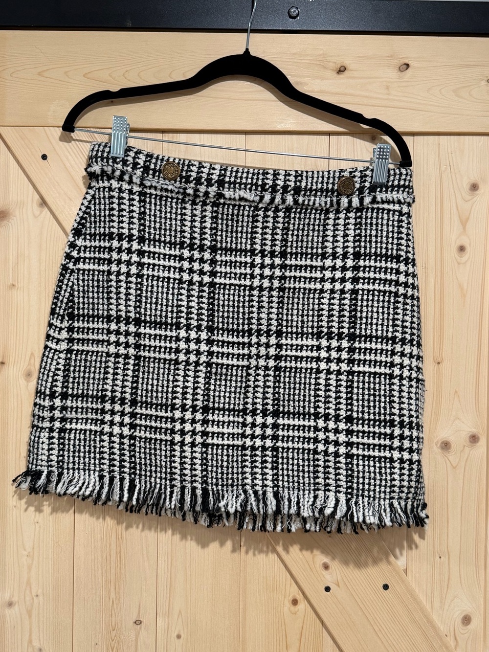 Like New Zara Tweed Fringe Mini Skirt in Black & White, size large - Picture 2 of 7